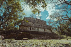 Lee más sobre el artículo Descubriendo la belleza de Palenque: historia y aventuras en la selva de Chiapas